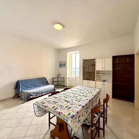 Casa Giulio Nyaraló *
